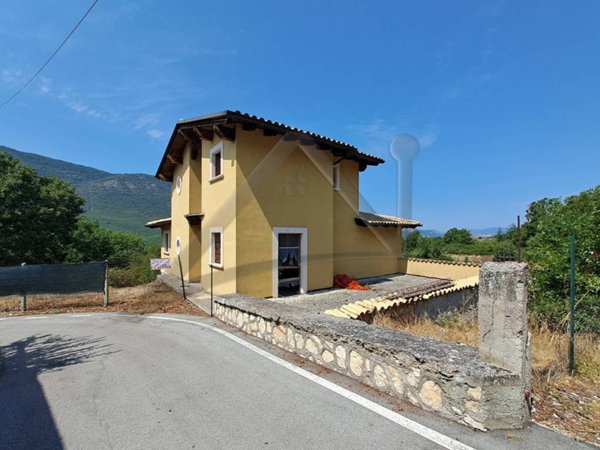 casa indipendente in vendita a Fagnano Alto in zona Corbellino