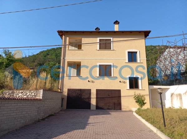 casa indipendente in vendita a Fagnano Alto in zona Vallecupa