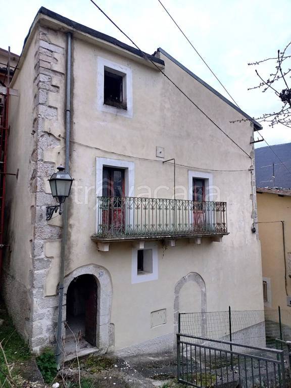 casa indipendente in vendita a Fontecchio