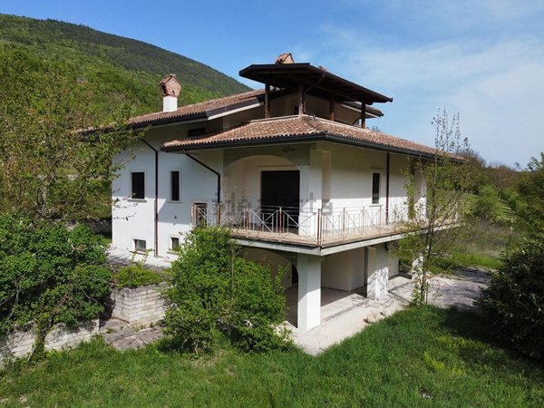 esavano in vendita a Fontecchio