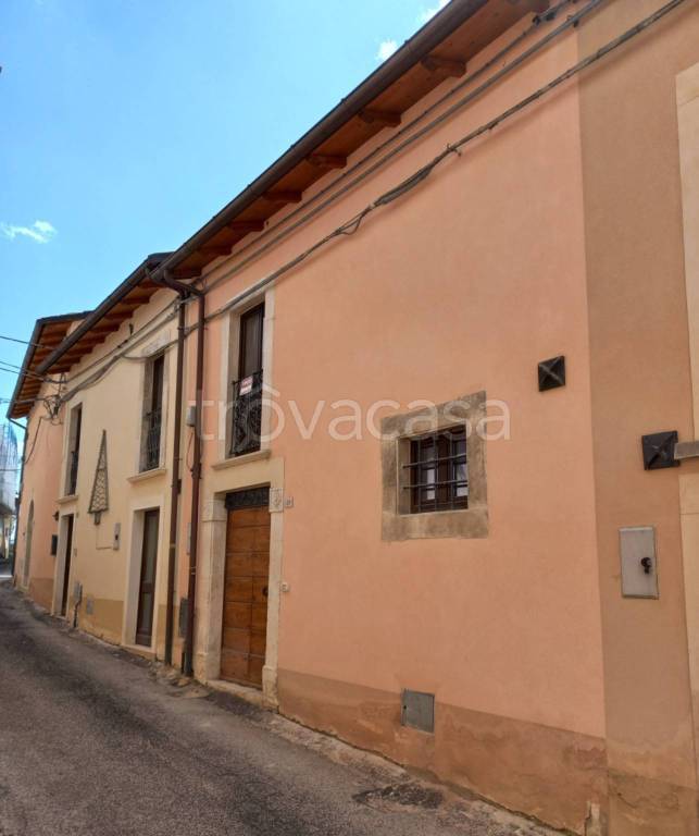 casa indipendente in vendita a Fontecchio