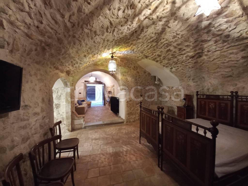 casa indipendente in vendita a Fontecchio