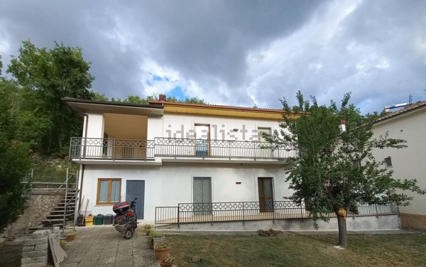 casa indipendente in vendita a Fontecchio