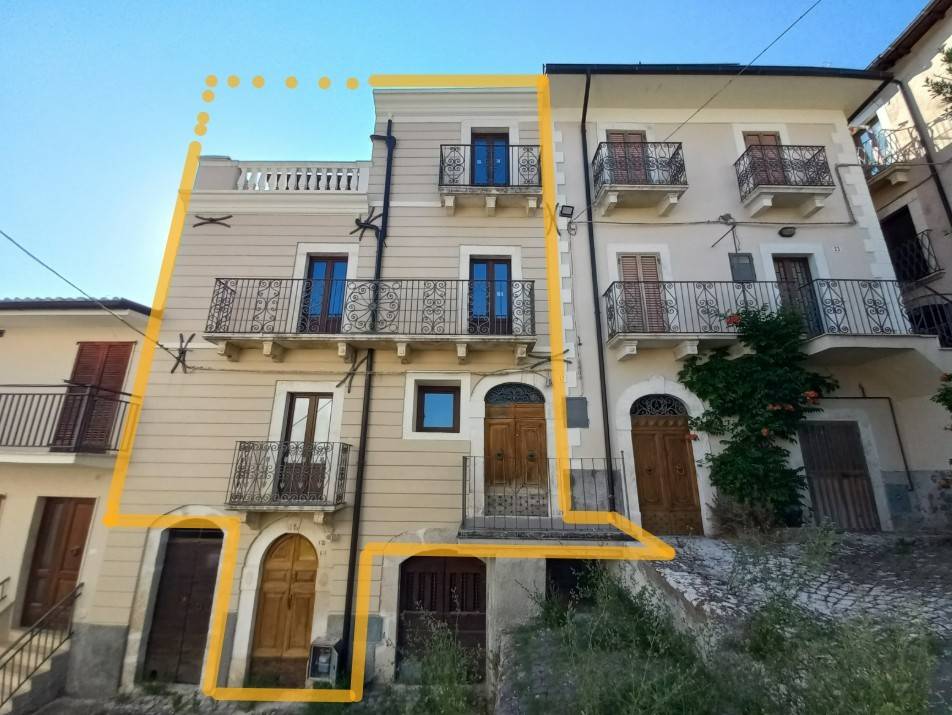 casa indipendente in vendita a Fontecchio