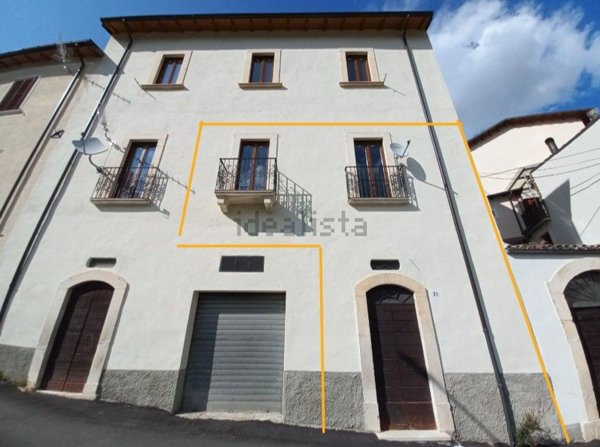 pentavano in vendita a Fontecchio