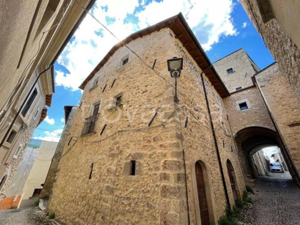 casa indipendente in vendita a Fontecchio