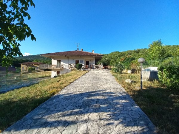 casa indipendente in vendita a Fontecchio in zona San Pio di Fontecchio