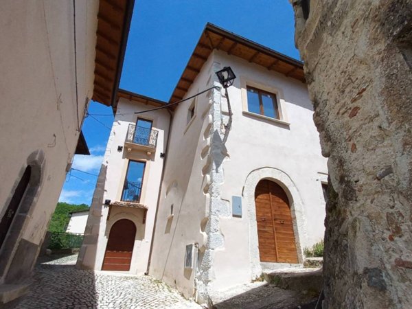 casa indipendente in vendita a Fontecchio