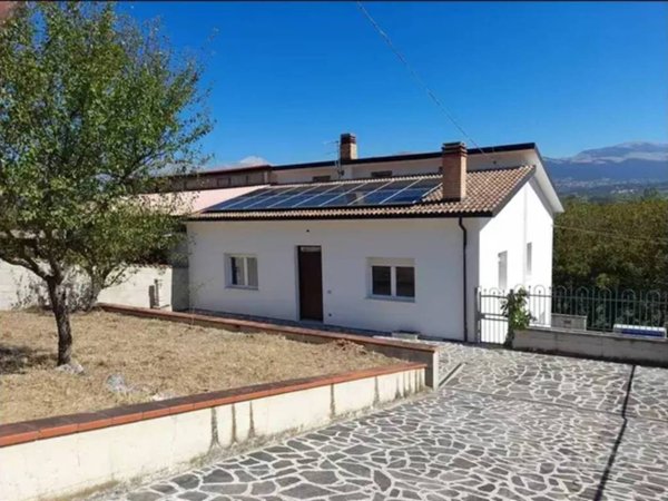 casa indipendente in vendita a Fossa