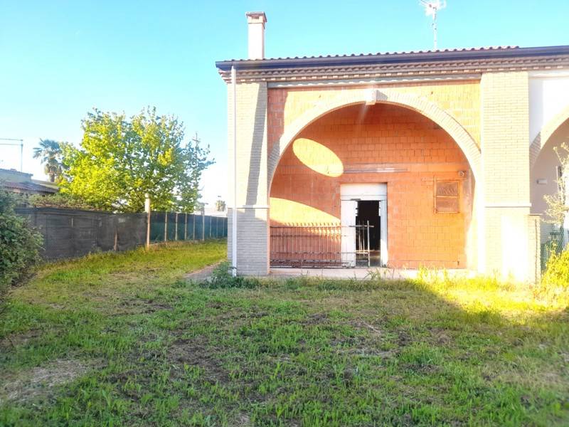 casa indipendente in vendita a Fossa