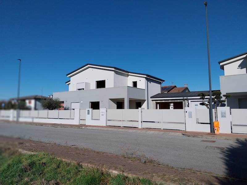 casa indipendente in vendita a Fossa