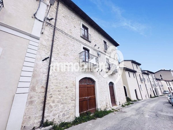 casa semindipendente in vendita a Fossa