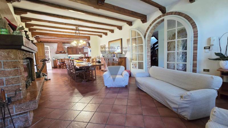 casa indipendente in vendita a Fossa