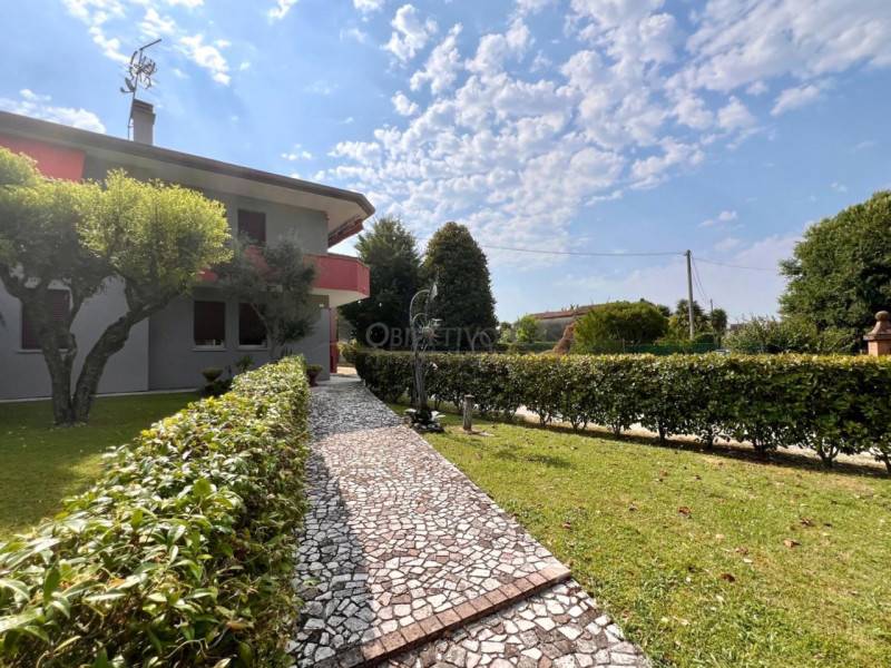 casa indipendente in vendita a Fossa