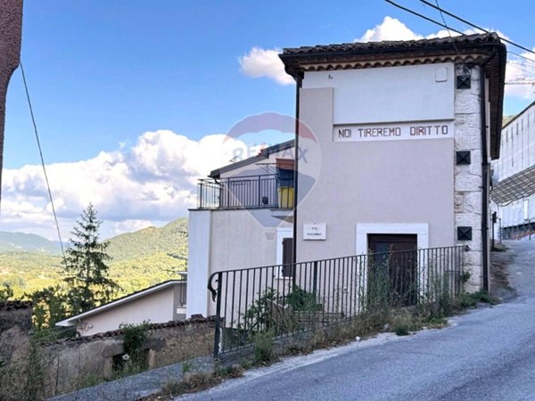 casa indipendente in vendita a Fossa