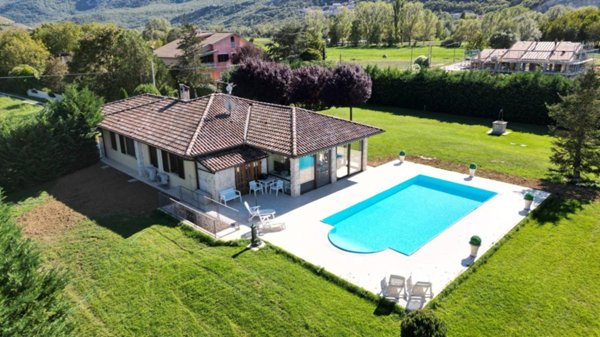 casa indipendente in vendita a Fossa