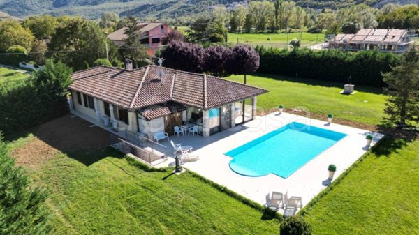 casa indipendente in vendita a Fossa