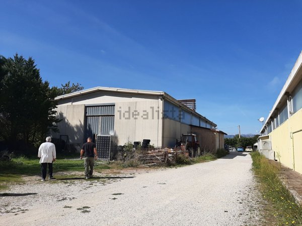 capannone in vendita a Fossa