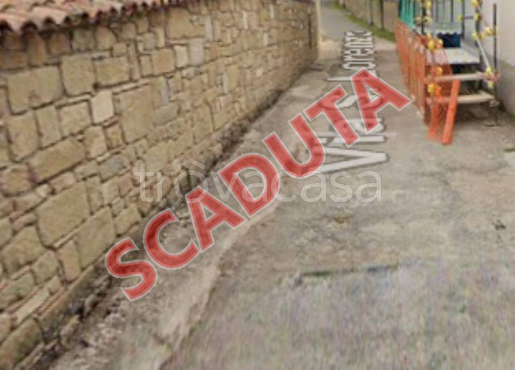 locale commerciale in vendita a Fossa