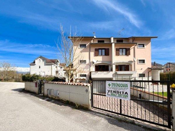 casa indipendente in vendita a Fossa