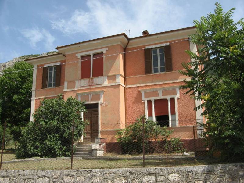 casa indipendente in vendita a Gioia dei Marsi in zona Casali d'Aschi