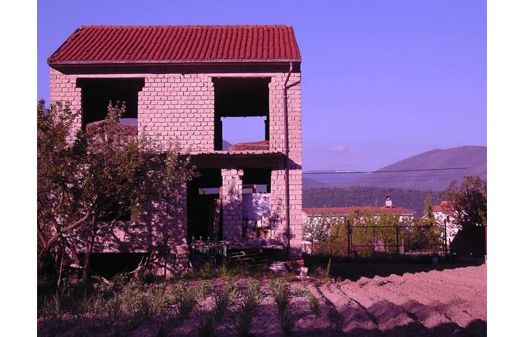 casa indipendente in vendita a Gioia dei Marsi