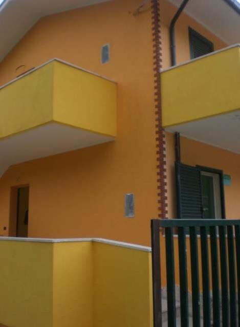 casa indipendente in vendita a Gioia dei Marsi in zona Casali d'Aschi