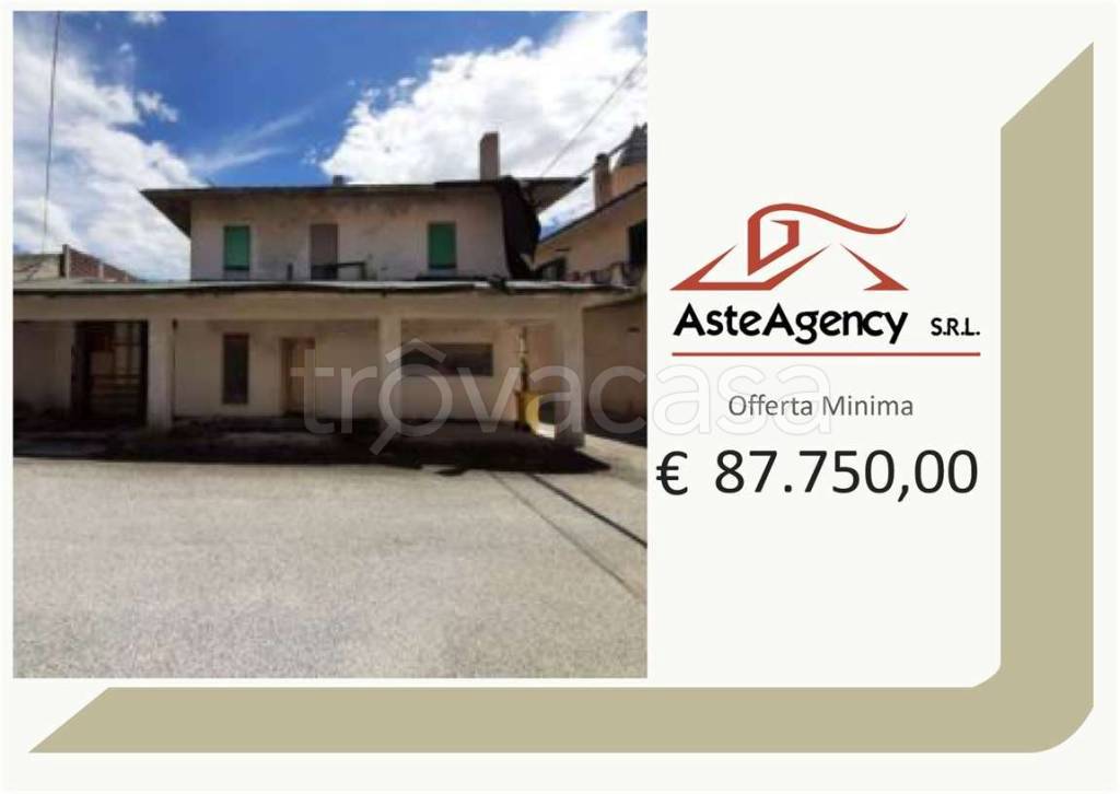 casa indipendente in vendita a Gioia dei Marsi