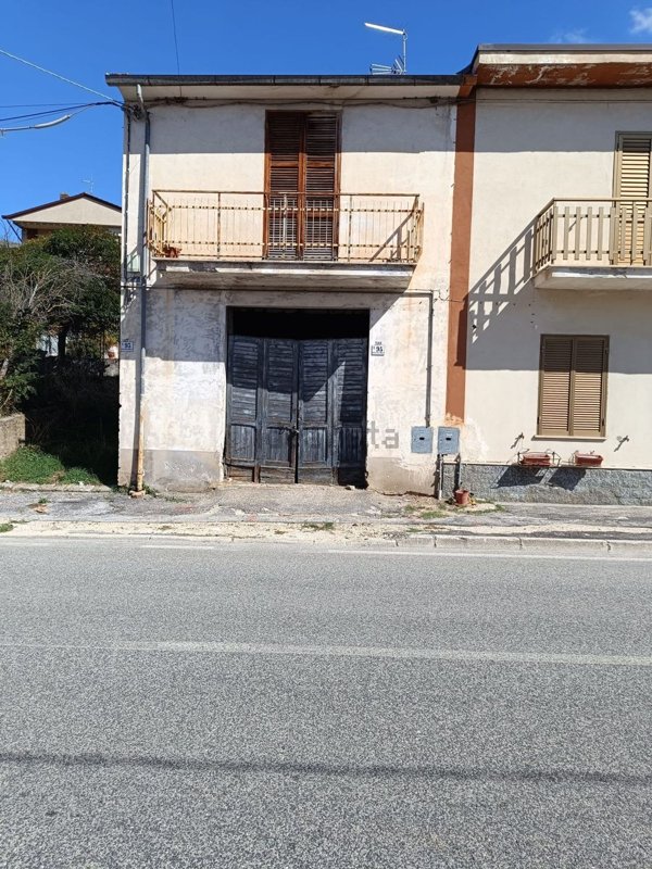 locale di sgombero in vendita a Gioia dei Marsi