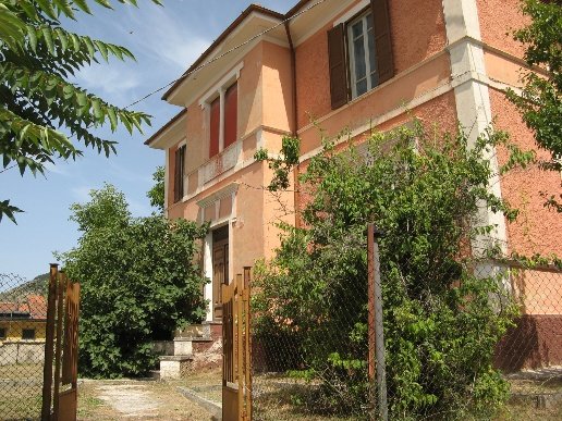 casa indipendente in vendita a Gioia dei Marsi in zona Casali d'Aschi