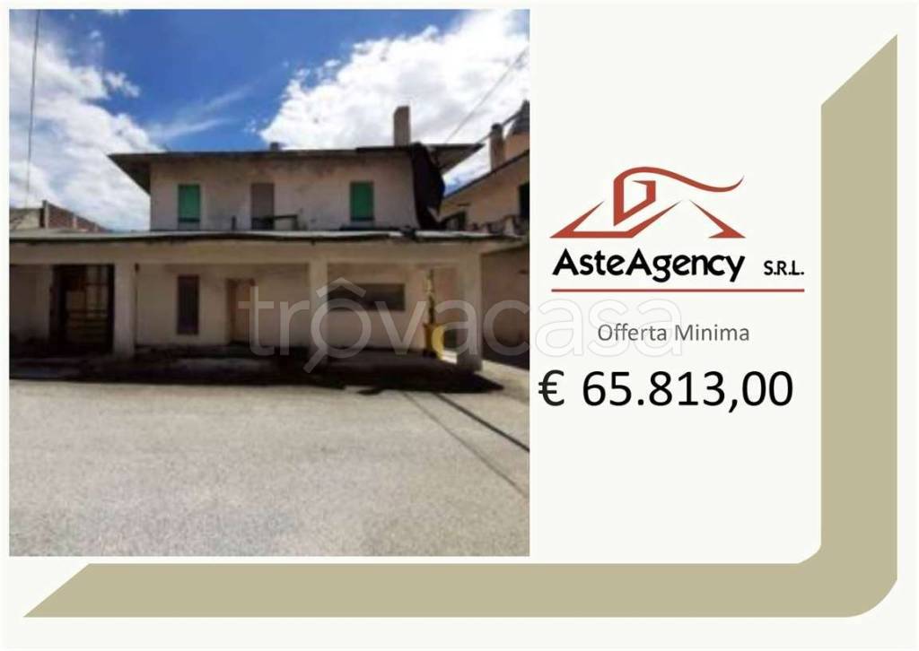 casa indipendente in vendita a Gioia dei Marsi