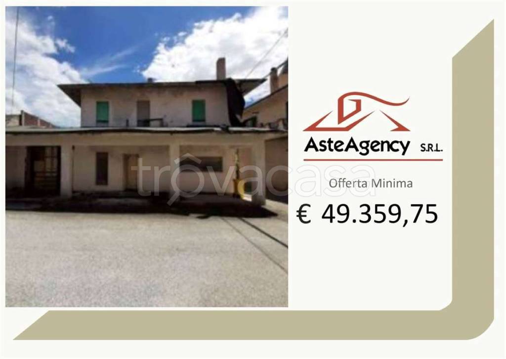 casa indipendente in vendita a Gioia dei Marsi