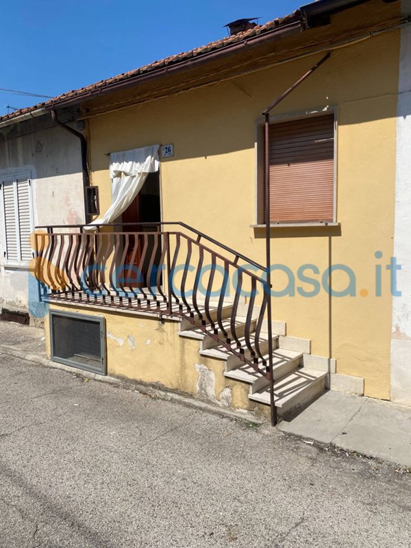 casa indipendente in vendita a Gioia dei Marsi