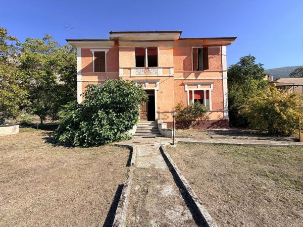 casa indipendente in vendita a Gioia dei Marsi in zona Casali d'Aschi