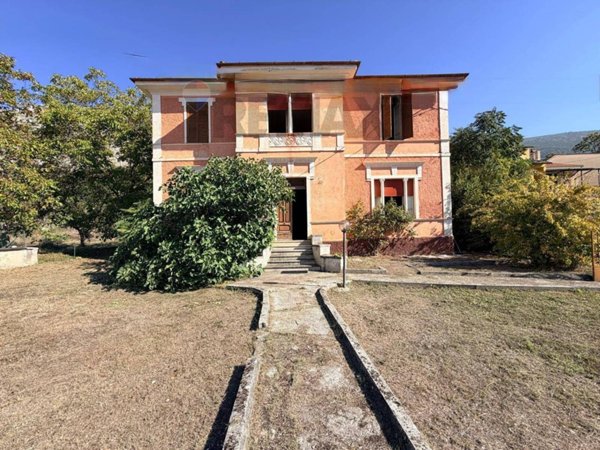 casa indipendente in vendita a Gioia dei Marsi in zona Casali d'Aschi