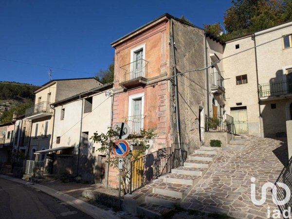 casa indipendente in vendita a Goriano Sicoli