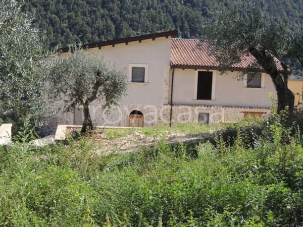 casa indipendente in vendita ad Introdacqua