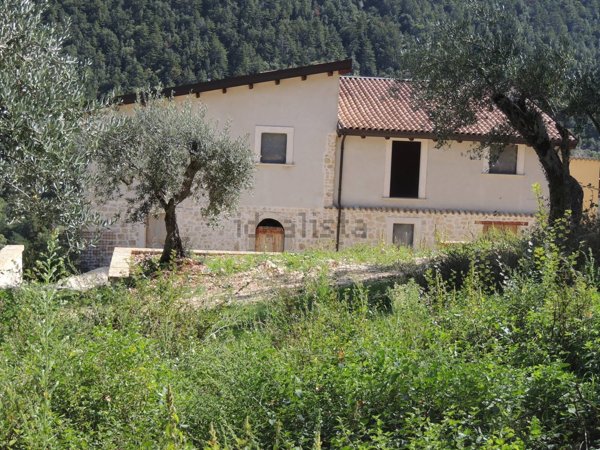 casa indipendente in vendita ad Introdacqua