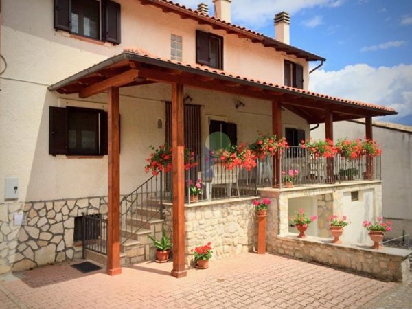 casa indipendente in vendita ad Introdacqua in zona Santa Maria Frascati