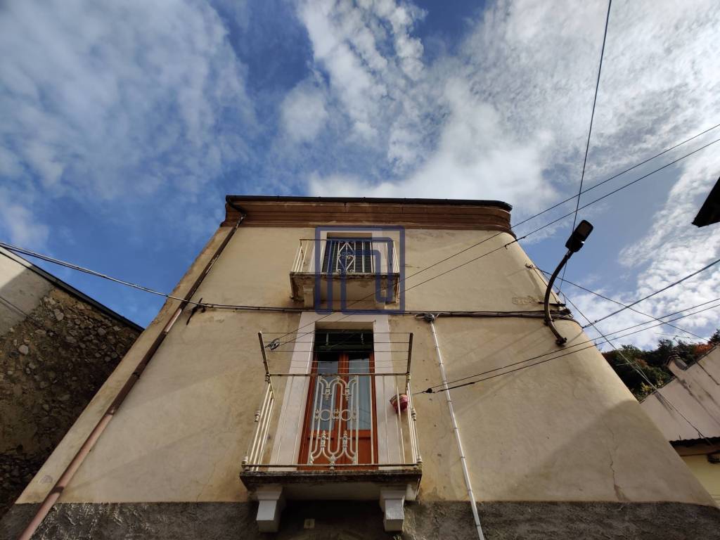 casa indipendente in vendita ad Introdacqua