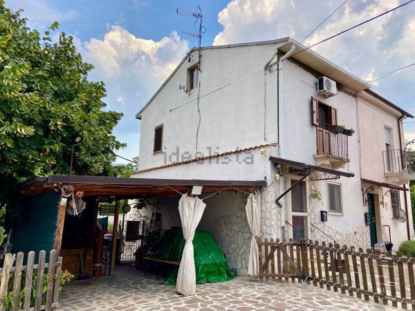 casa indipendente in vendita ad Introdacqua in zona Cantone