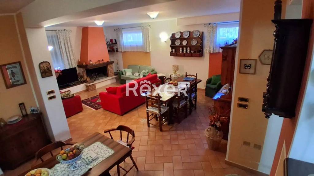 casa indipendente in vendita ad Introdacqua in zona Cantone