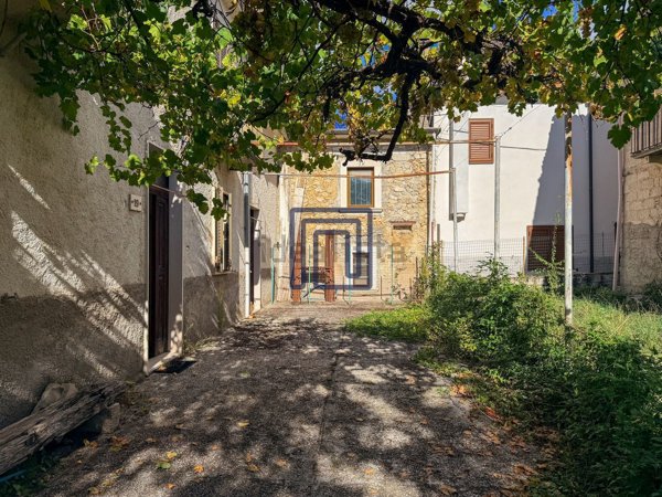 appartamento in vendita ad Introdacqua in zona Santa Maria Frascati