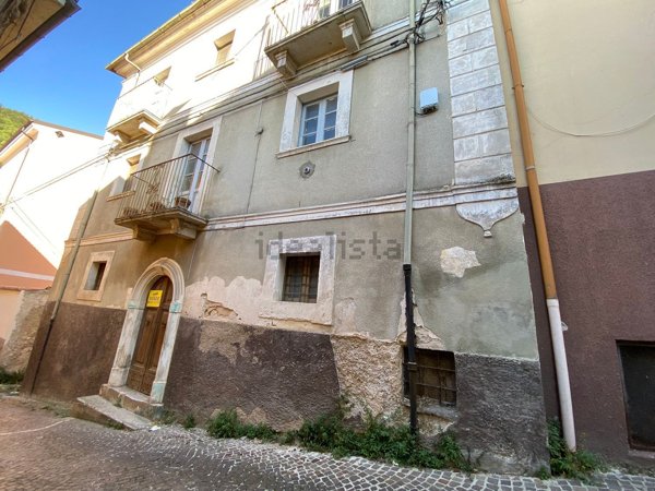 casa indipendente in vendita ad Introdacqua