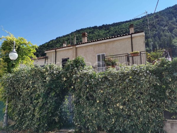 casa indipendente in vendita ad Introdacqua