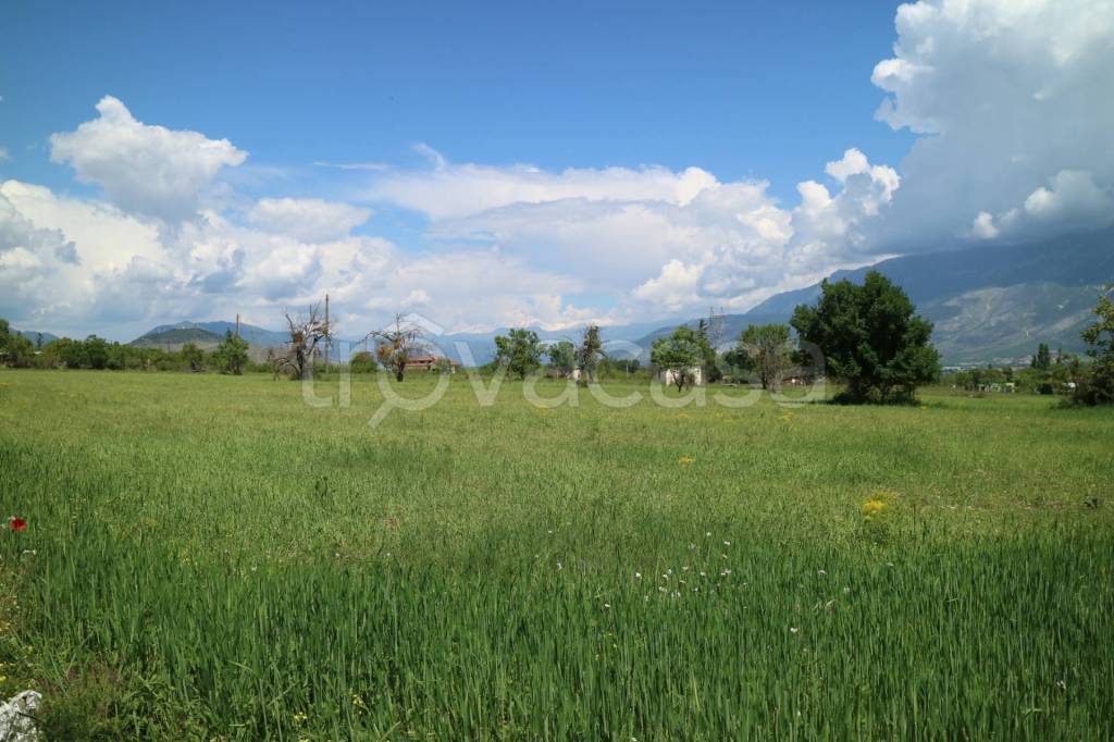 terreno edificabile in vendita ad Introdacqua