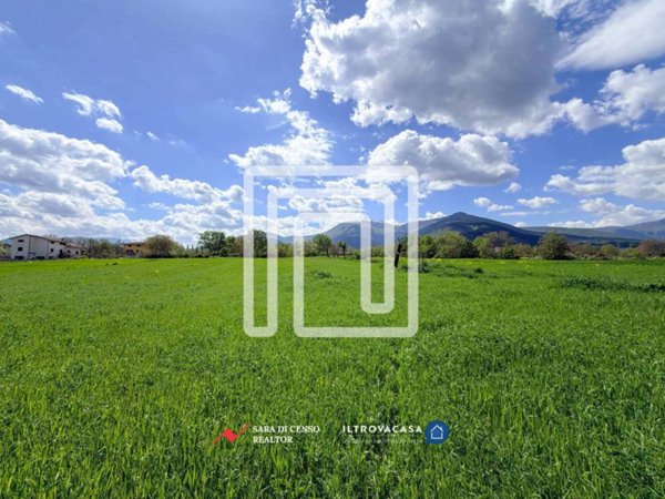 terreno edificabile in vendita ad Introdacqua