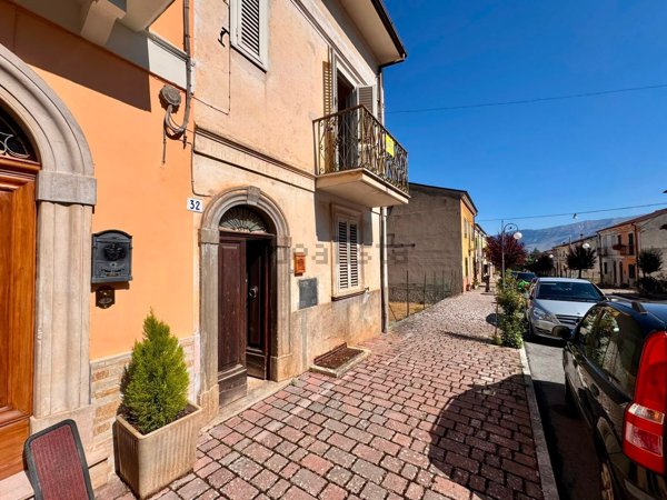 casa semindipendente in vendita ad Introdacqua in zona Santa Maria Frascati
