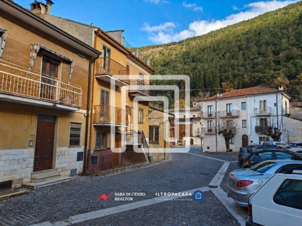 casa indipendente in vendita ad Introdacqua in zona Santa Maria Frascati