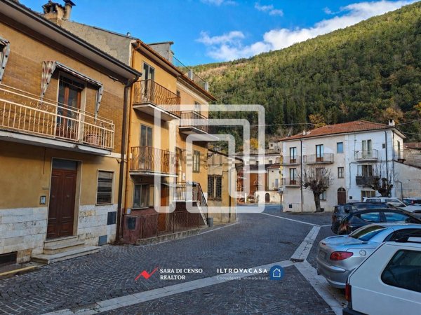 casa indipendente in vendita ad Introdacqua in zona Santa Maria Frascati